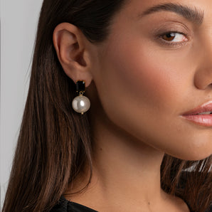 Minimal earrings with Mallorcan pearls and black crystals