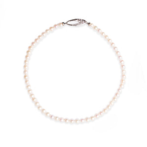 Necklace with white cultured freshwater pearls and silver clasp